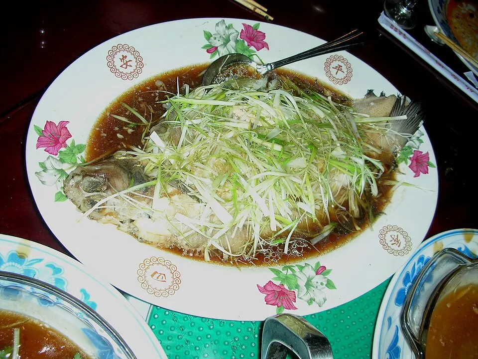 清蒸鲈鱼, photo 2 of 3