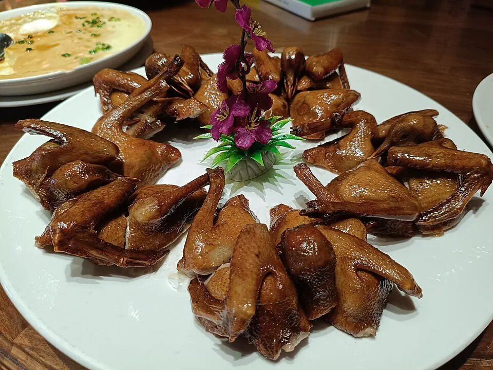 红烧乳鸽, photo 1 of 2