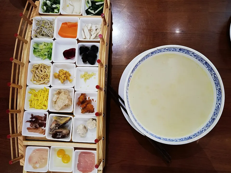 过桥米线, photo 1 of 3