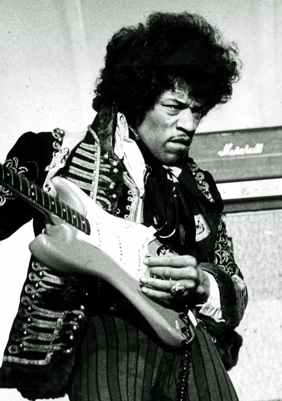 Jimi Hendrix, photo 1 of 2