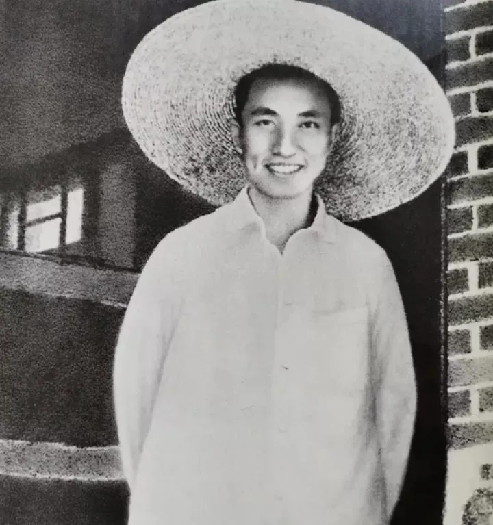 Hua Guofeng, photo 3 of 3