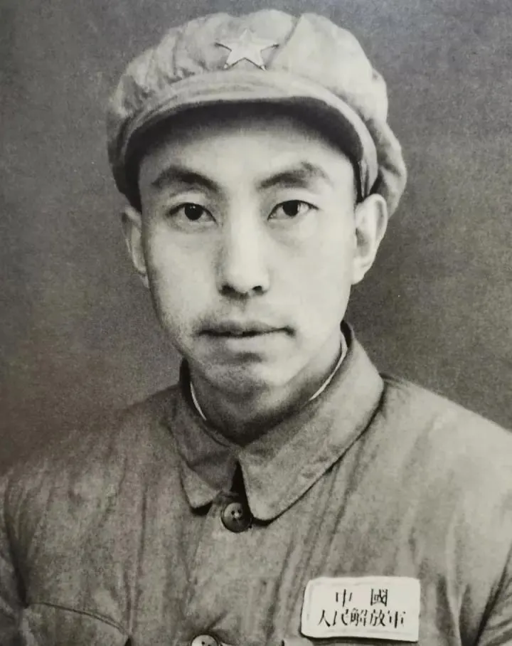 Hua Guofeng, photo 2 of 3