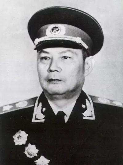 Ye Jianying, photo 1 of 2