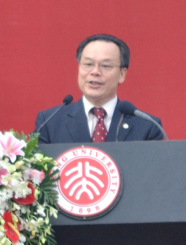 Zhou Qifeng, photo 1 of 2