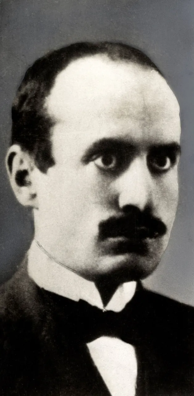 Benito Mussolini, photo 2 of 3