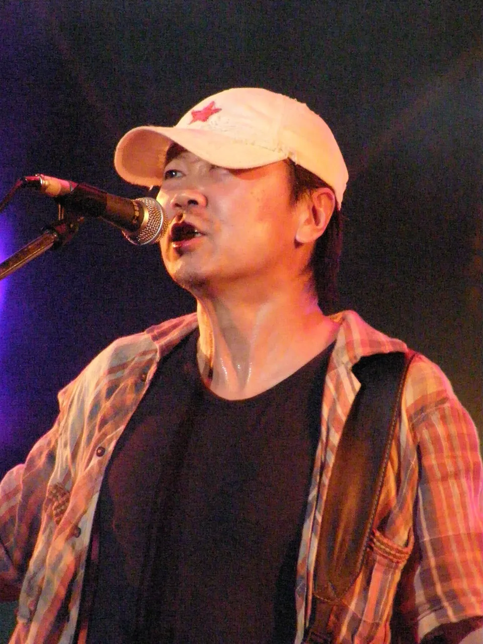 Cui Jian, photo 1 of 2