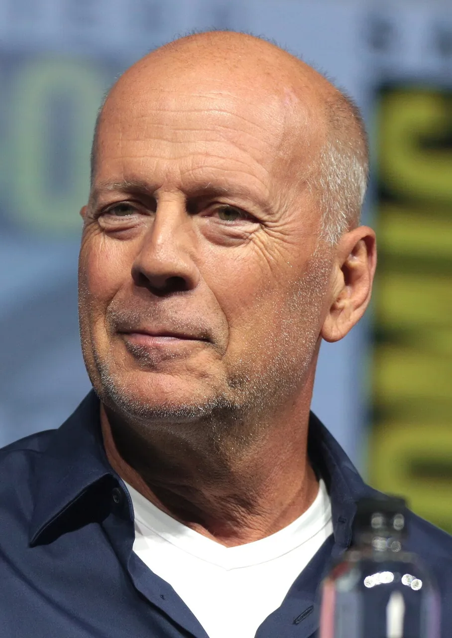 Bruce Willis, photo 3 of 3