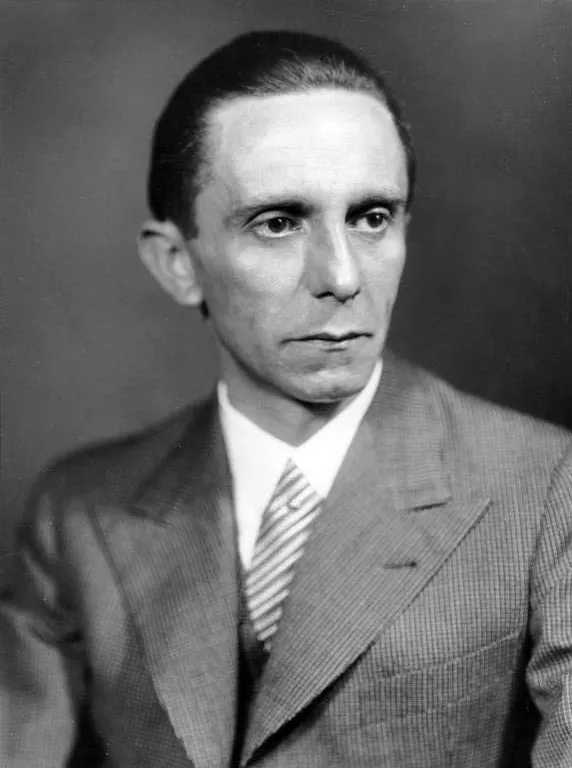 Joseph Goebbels, photo 1 of 2