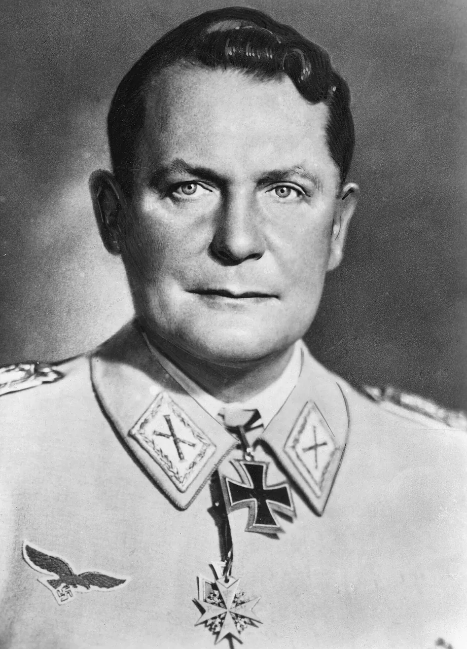 Hermann Göring, photo 1 of 2