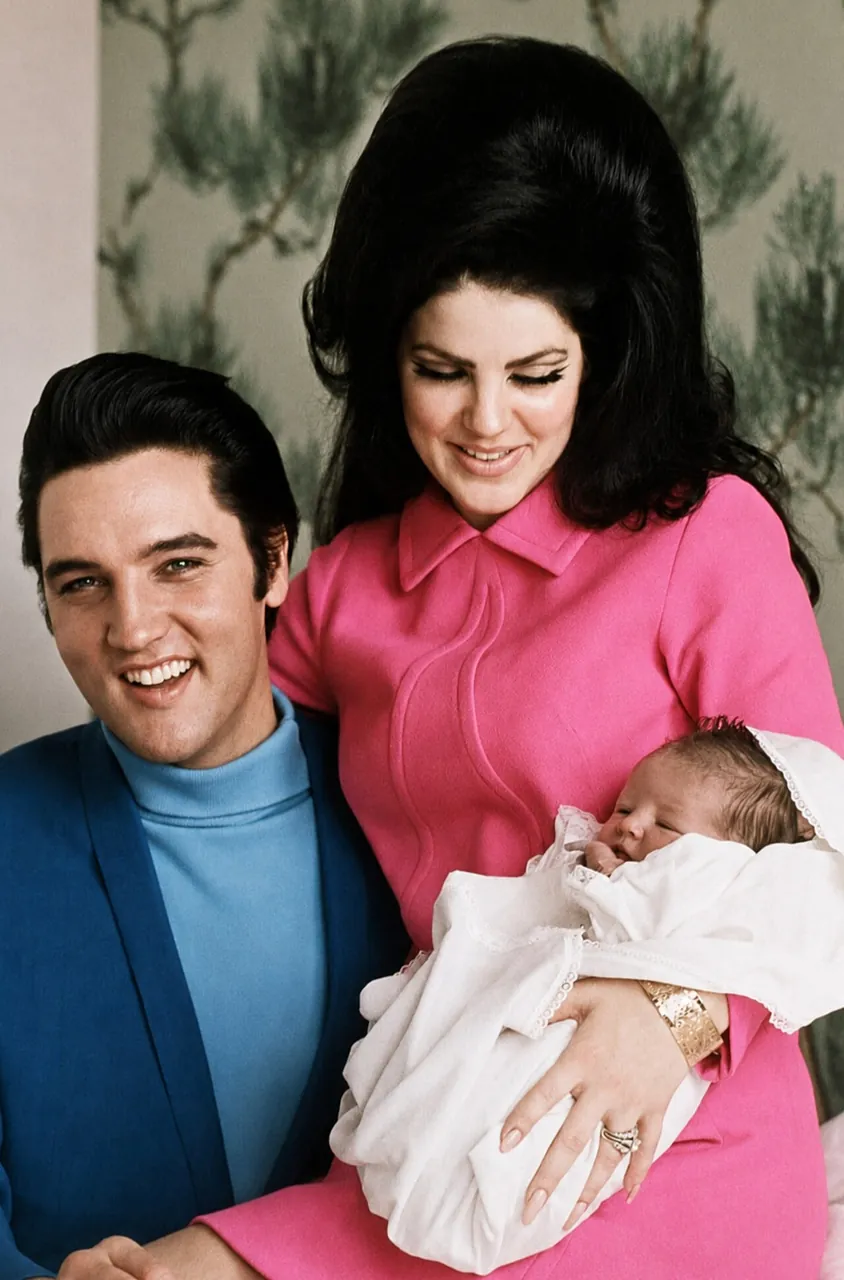 Priscilla Presley, photo 1 of 3