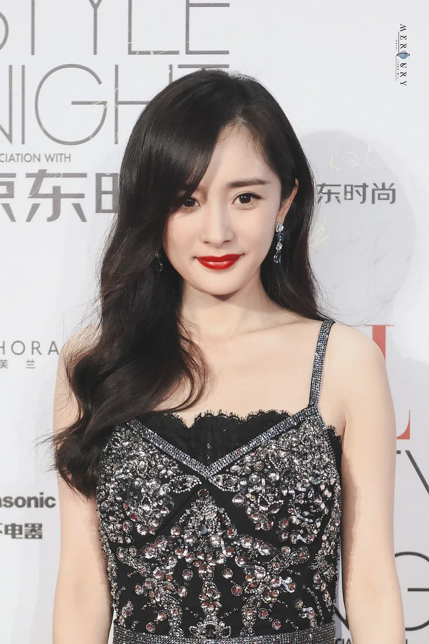 Yang Mi, photo 1 of 1