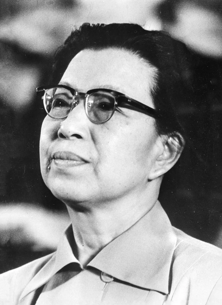 Jiang Qing, photo 1 of 3