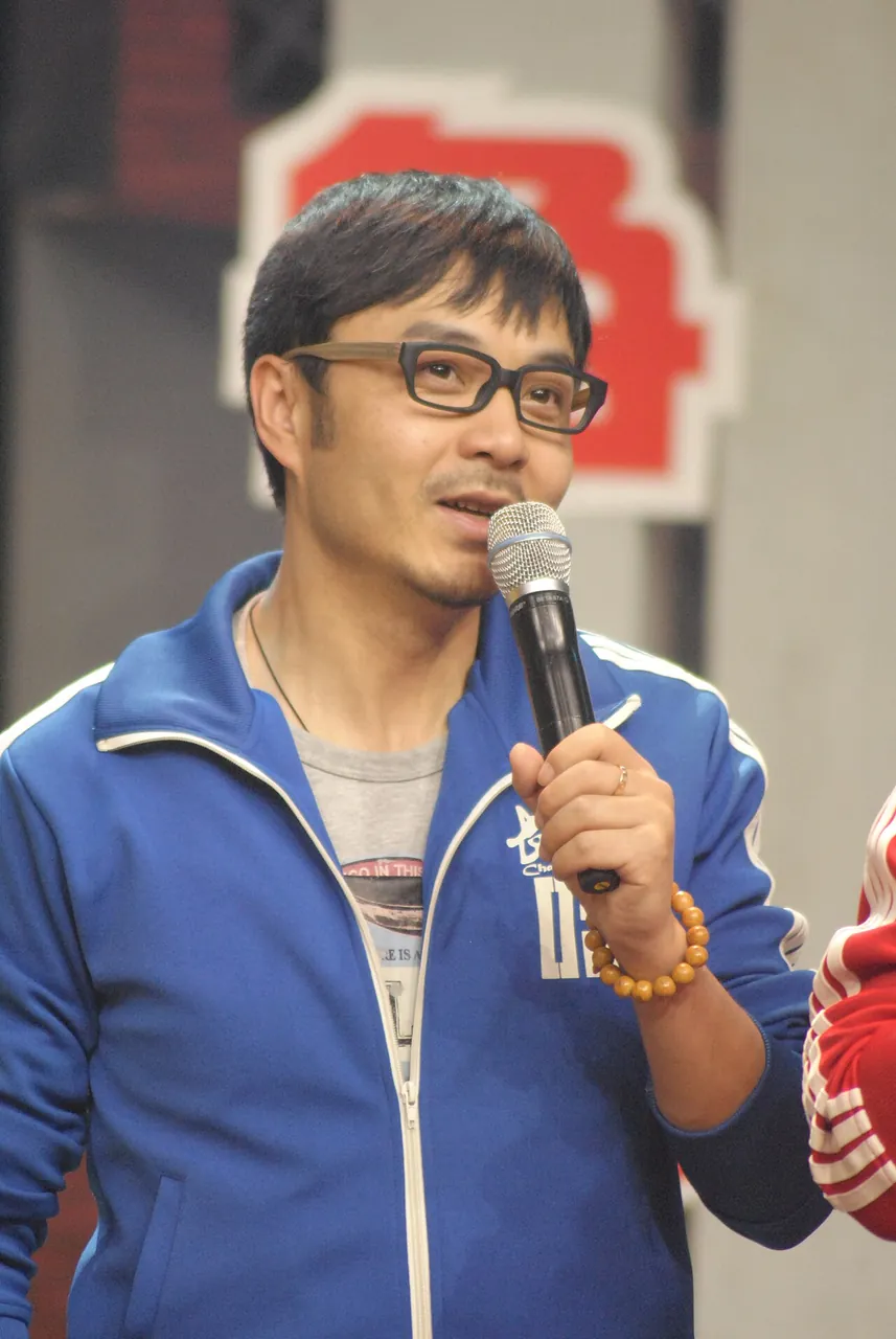 Wang Han, photo 2 of 3