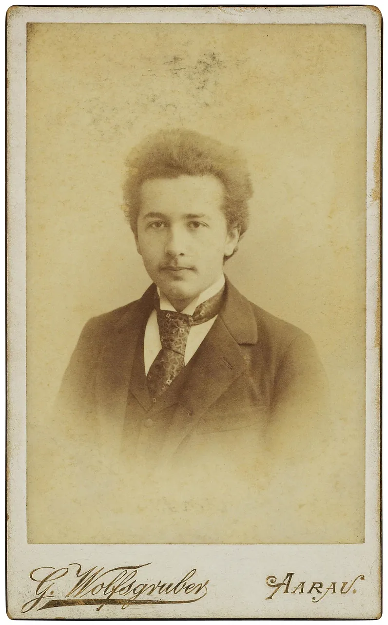 Albert Einstein, photo 2 of 3