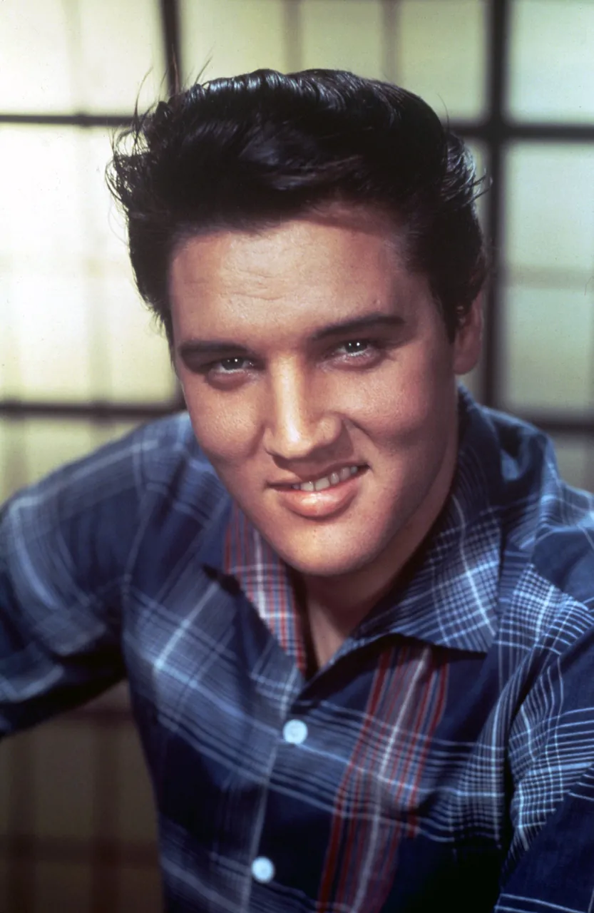 Elvis Presley, photo 1 of 2