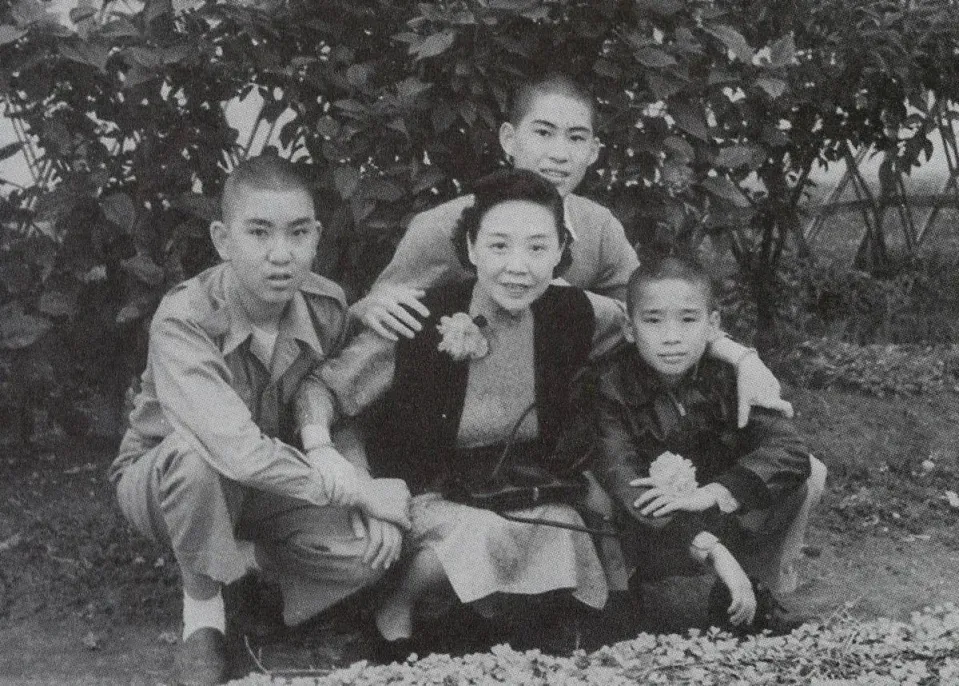 Pai Hsien-yung, photo 2 of 3