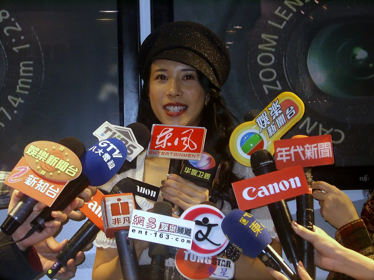 Karen Mok, photo 2 of 2