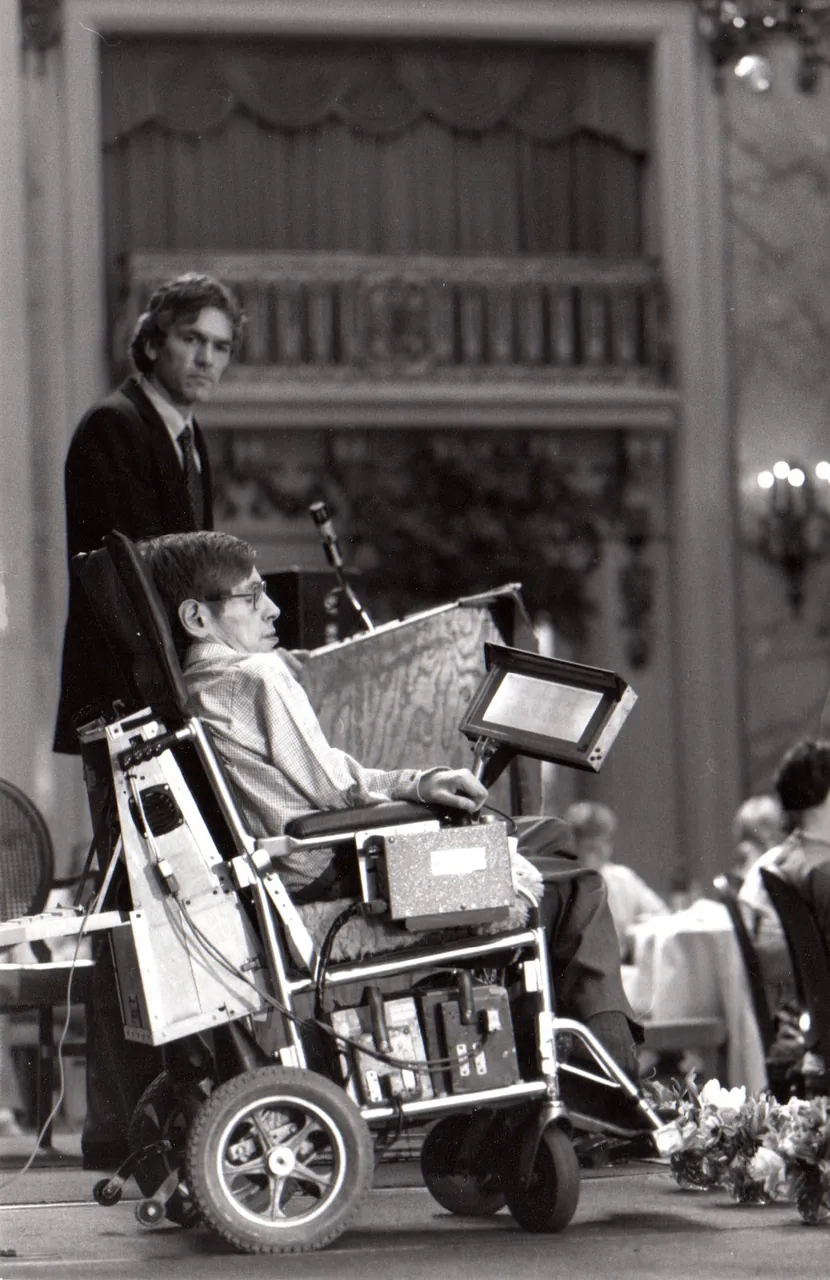 Stephen Hawking, photo 2 of 2