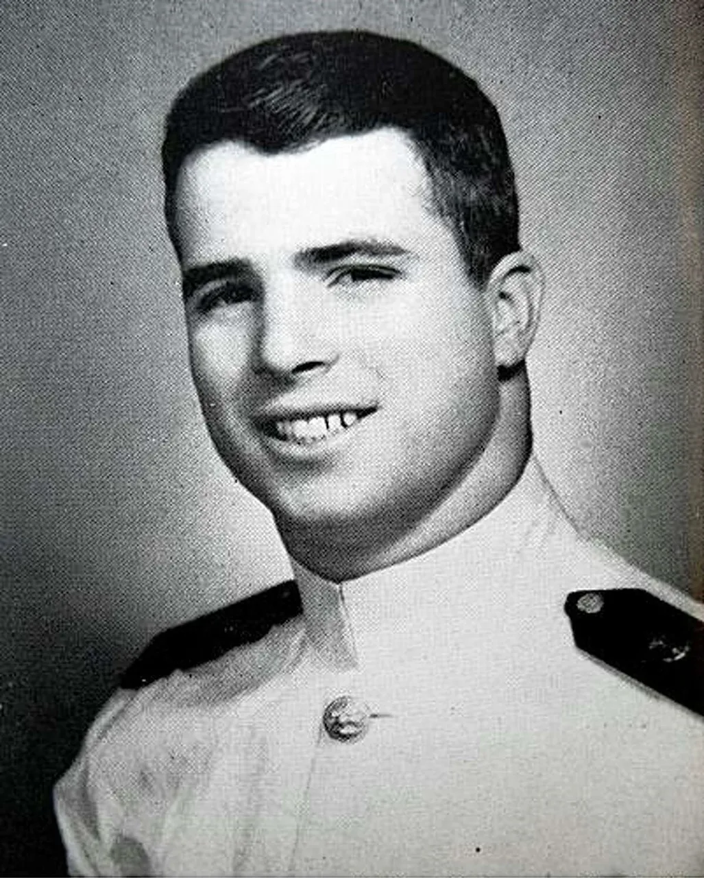 John McCain, photo 2 of 2